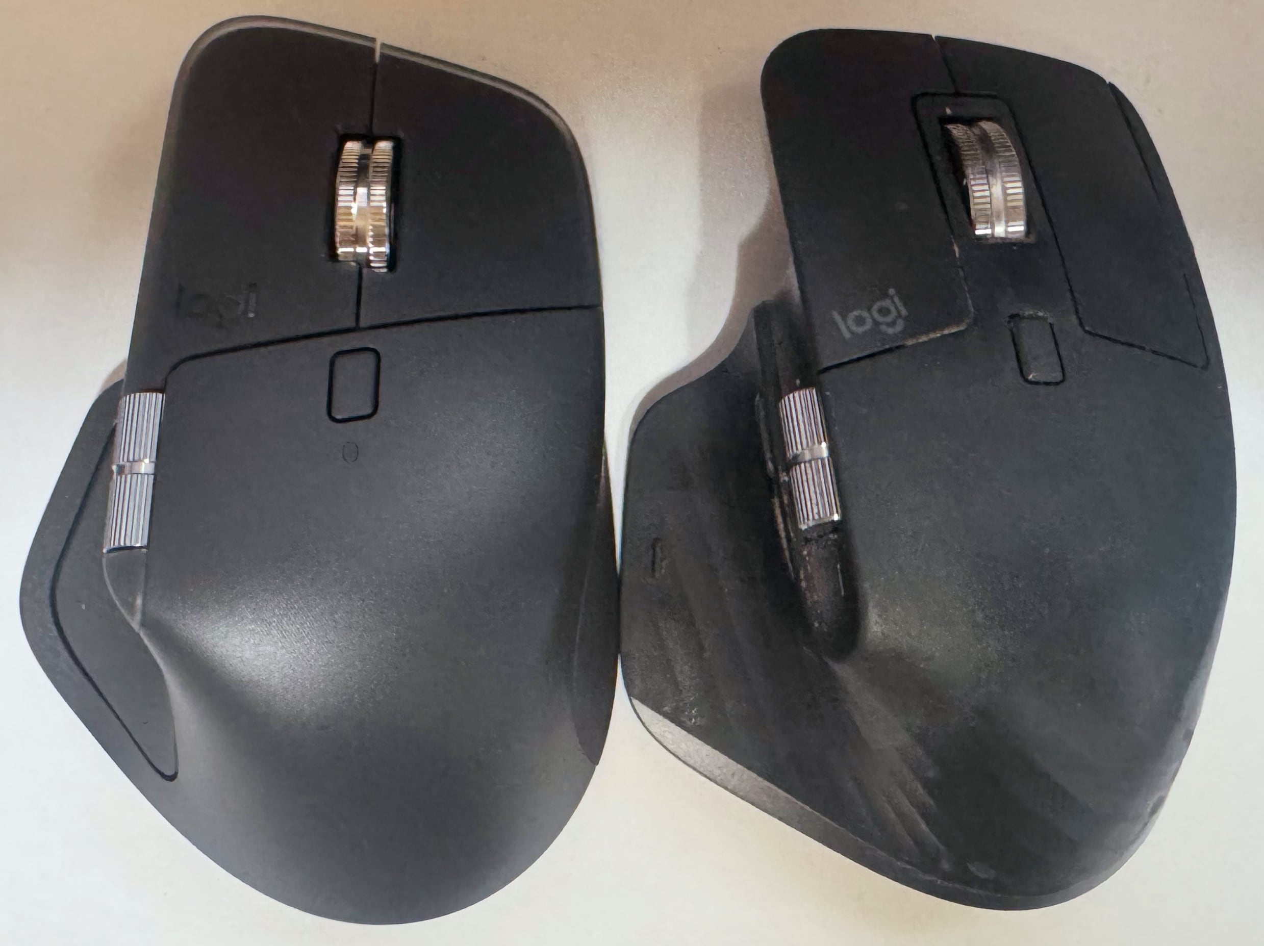 左がMX MASTER 4、右がMX MASTER 3Sです。