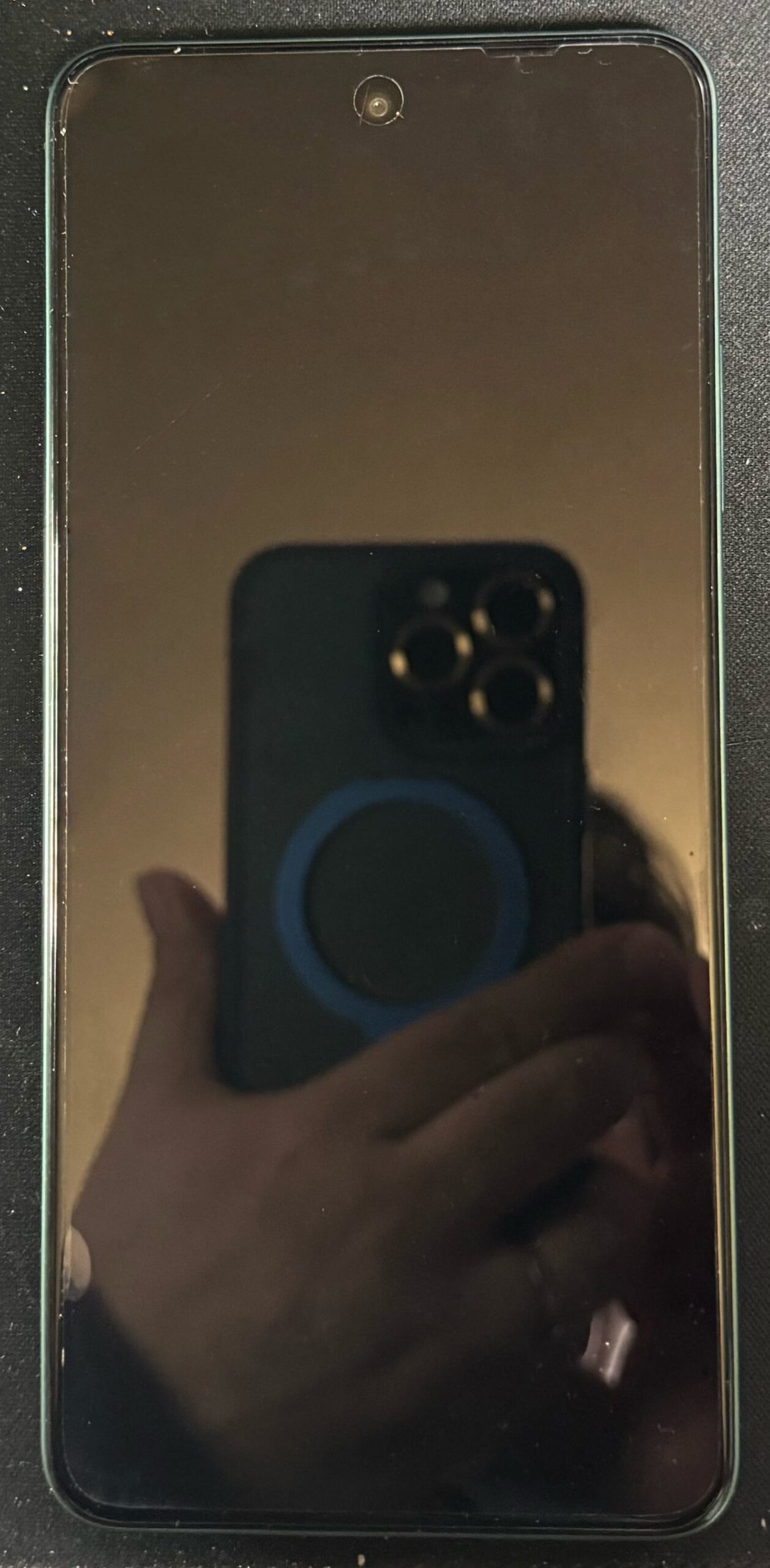 OPPO A5 5G 表面 ピカピカですね。