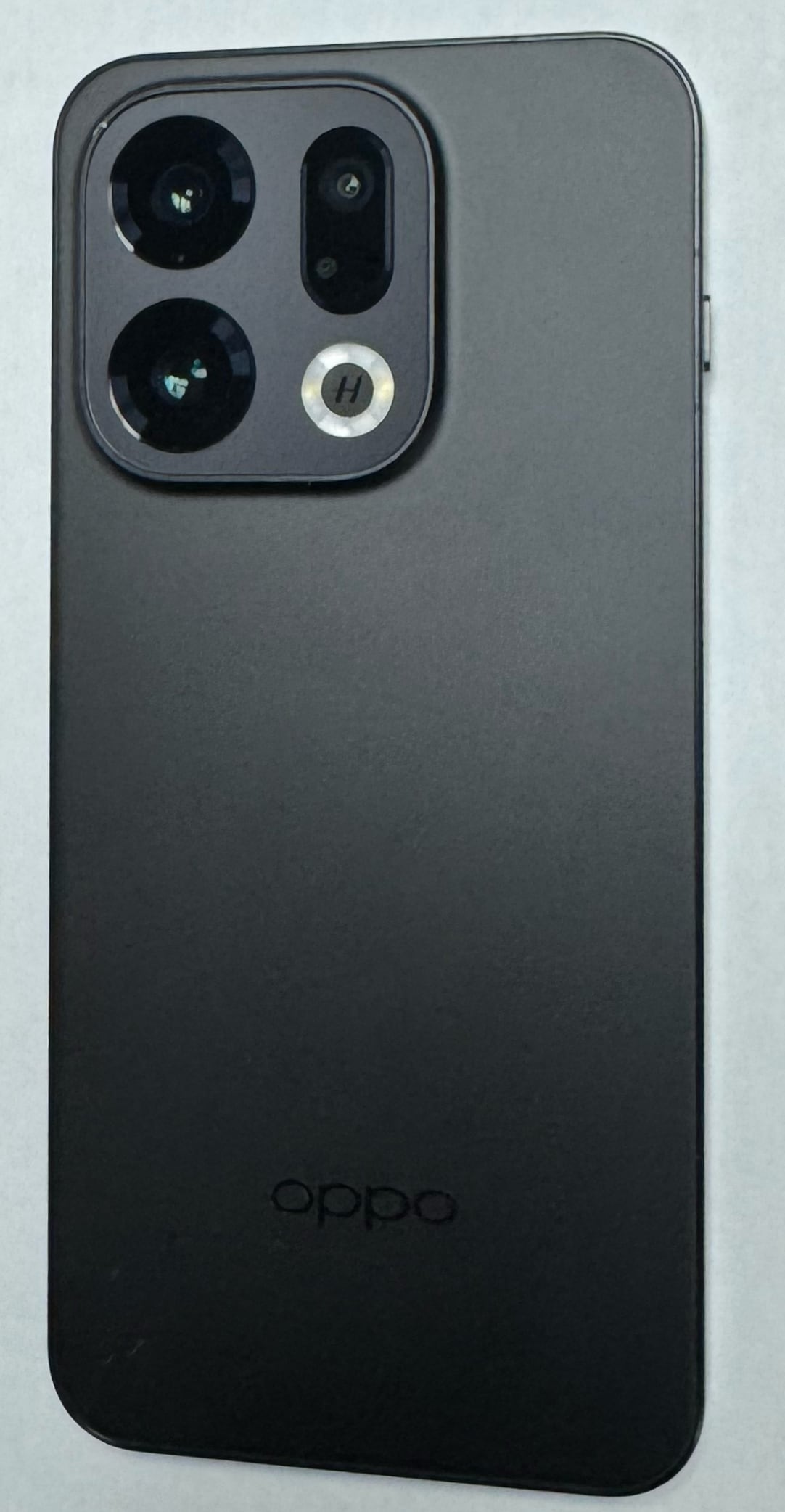 OPPO Find X9 裏面：カメラが独特ですね。